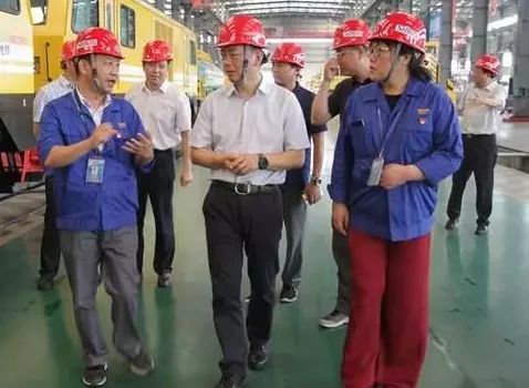 湖北省督查组、省税务局副局长杨绪春一行莅临安博·体育平台-（中国）有限公司
重工参观考察
