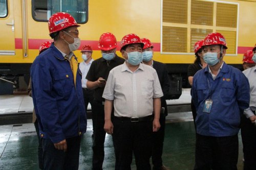 襄阳市副市长李德璋一行莅临安博·体育平台-（中国）有限公司
重工开展工业企业调研工作